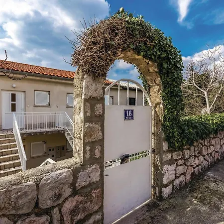 1 Bedroom Stunning In Appartamento