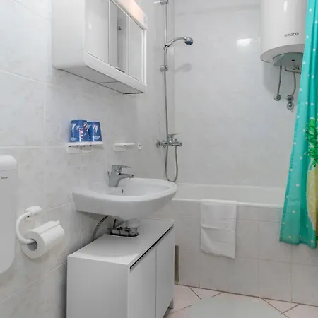 Apartment Lovely In With Wifi Novi Vinodolski